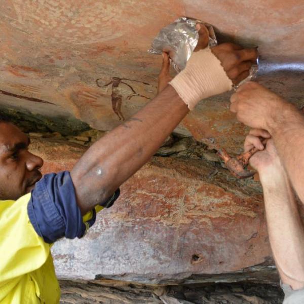 Radiocarbon dating Aboriginal rock art