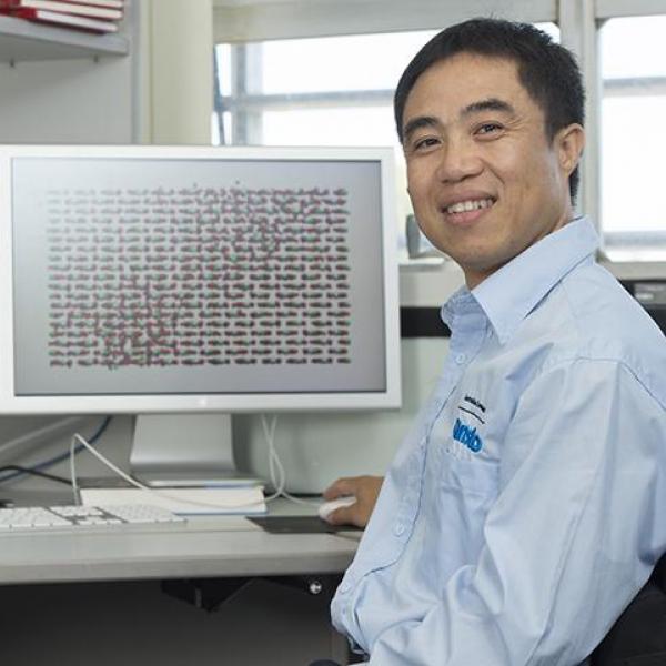 Dr Meng Jun Qin is a materials scientist with expertise in computer modelling
