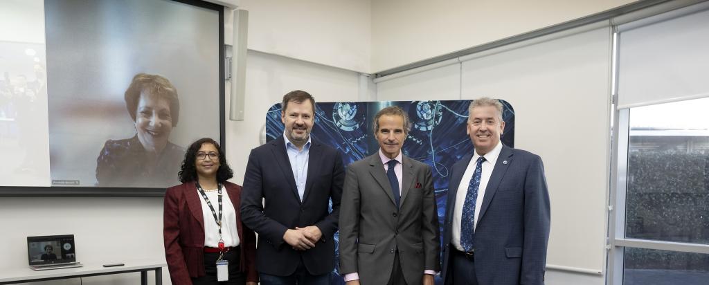 Official delegation visits ANSTO