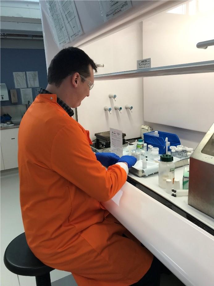 phd_candidate_dillon_frost_synthesising_uzro2_samples_in_the_materials_fabrication_bay
