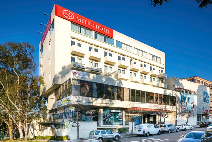 Miranda Metrol Hotel from outside